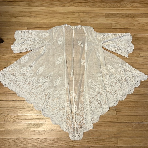 miami Accessories - MIAMI white lace kimono shawl